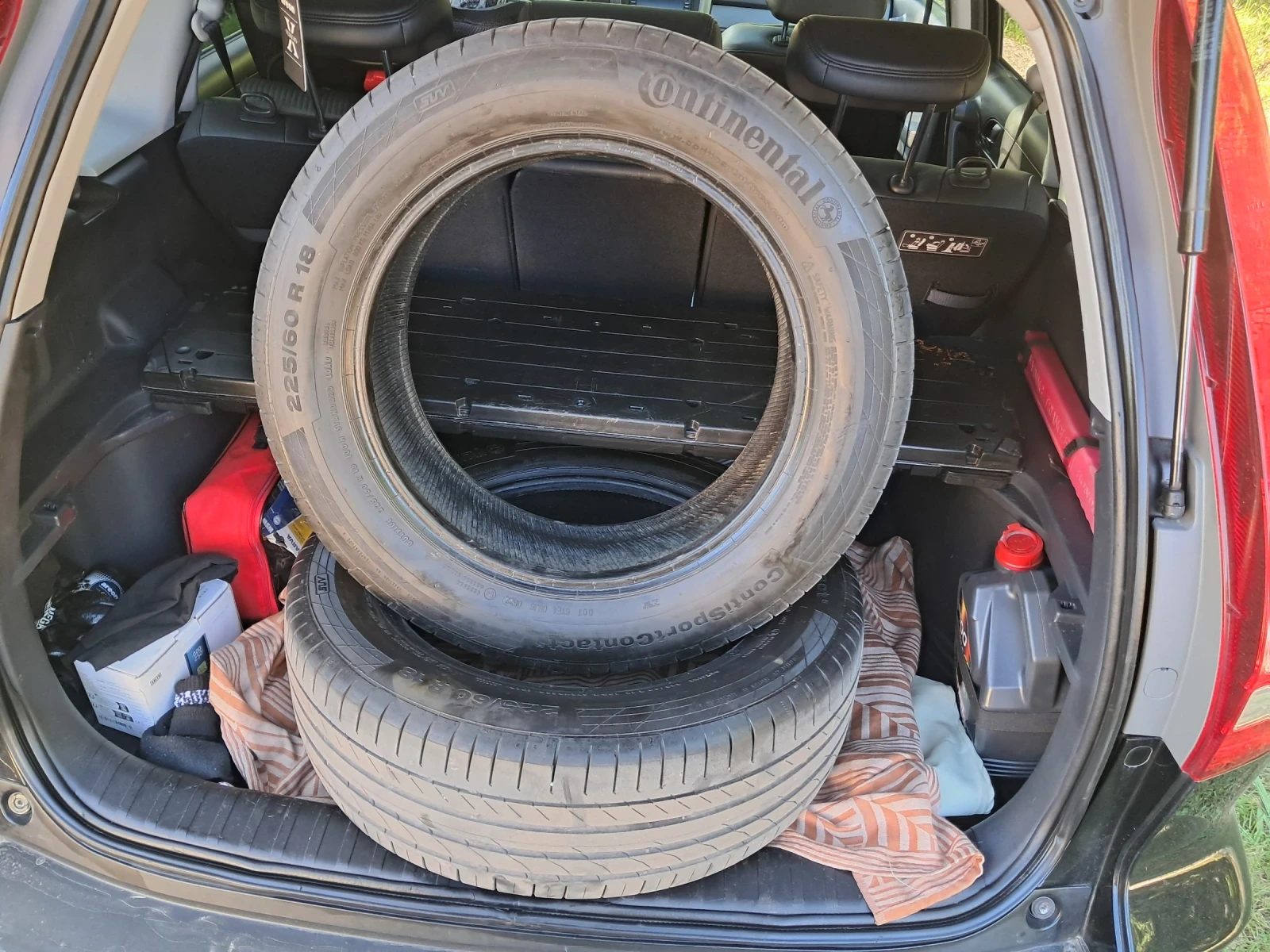 Гуми Летни 225/60R18, снимка 2 - Гуми и джанти - 56657393