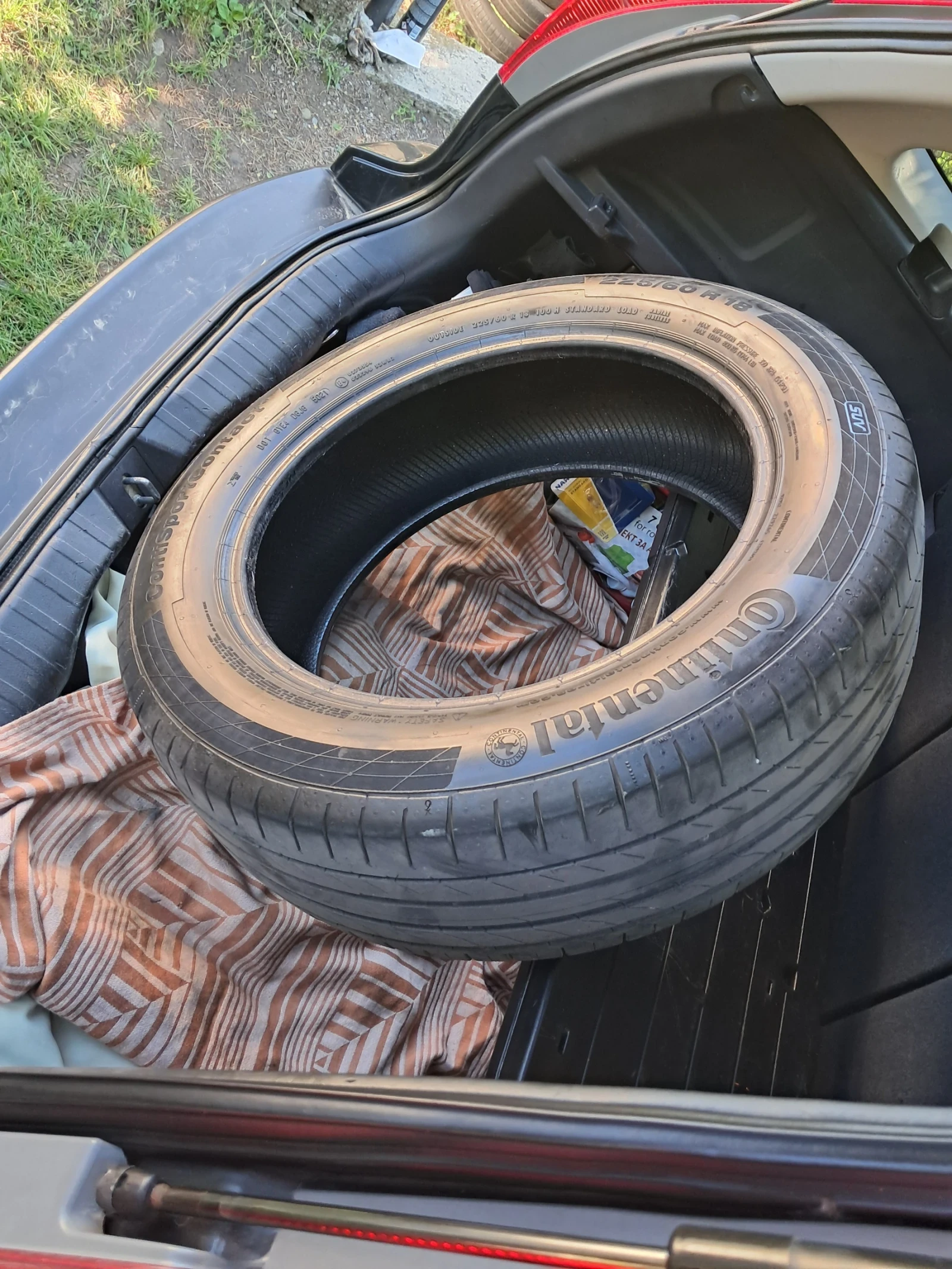Гуми Летни 225/60R18, снимка 4 - Гуми и джанти - 56657393