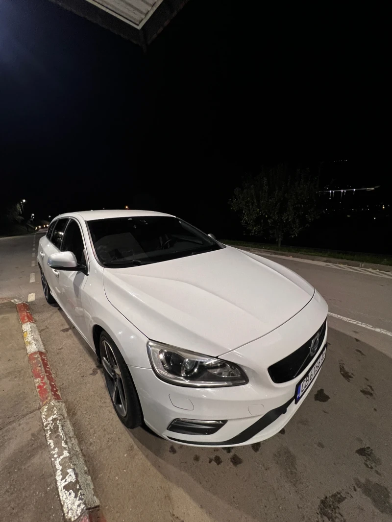 Volvo V60 R DESIGN D3, снимка 1 - Автомобили и джипове - 47768449