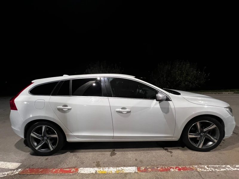 Volvo V60 R DESIGN D3, снимка 6 - Автомобили и джипове - 47768449