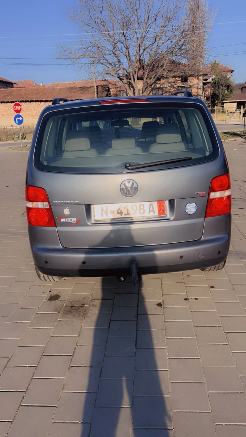 VW Touran 2.0, снимка 3 - Автомобили и джипове - 48708115