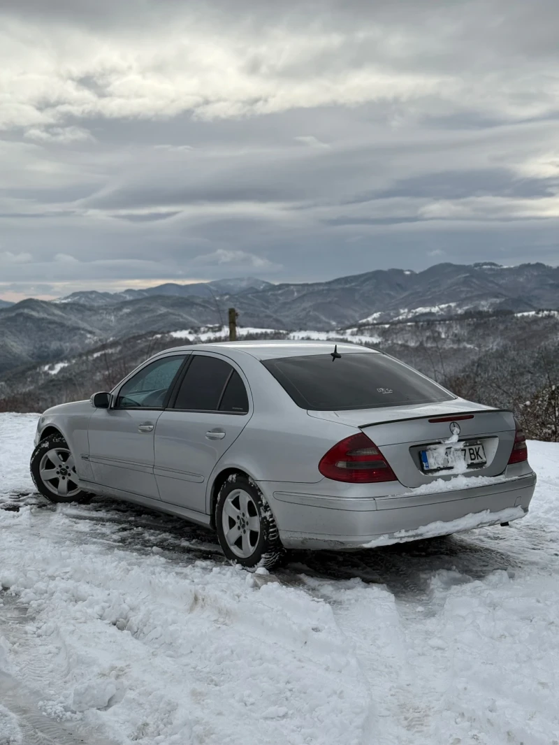 Mercedes-Benz E 270, снимка 6 - Автомобили и джипове - 49291603