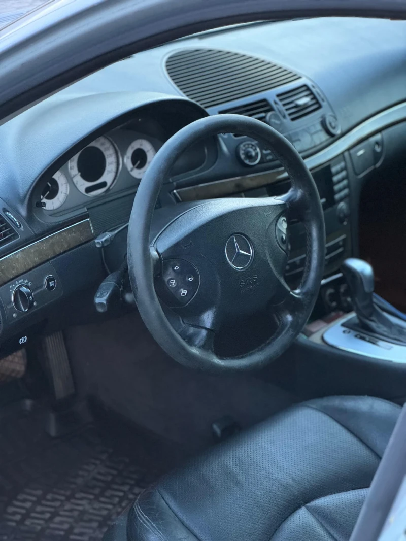 Mercedes-Benz E 270, снимка 12 - Автомобили и джипове - 49291603