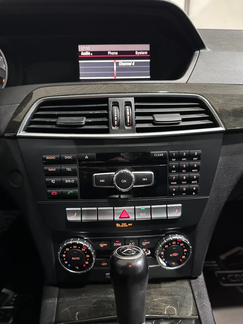 Mercedes-Benz C 300 AMG pack 4 matic, снимка 10 - Автомобили и джипове - 52538075