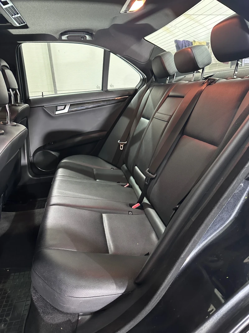 Mercedes-Benz C 300 AMG pack 4 matic, снимка 11 - Автомобили и джипове - 52538075