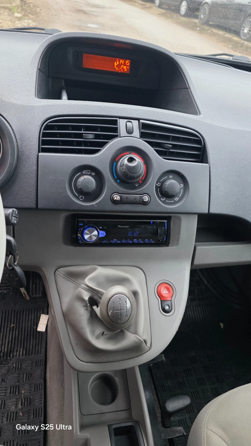 Renault Kangoo 1.6i, снимка 9 - Автомобили и джипове - 52878670