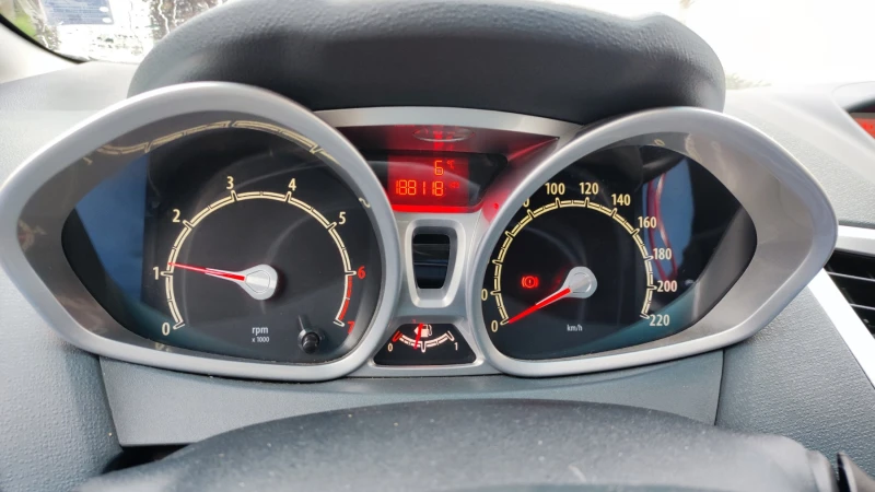 Ford Fiesta LPG, снимка 6 - Автомобили и джипове - 53091050