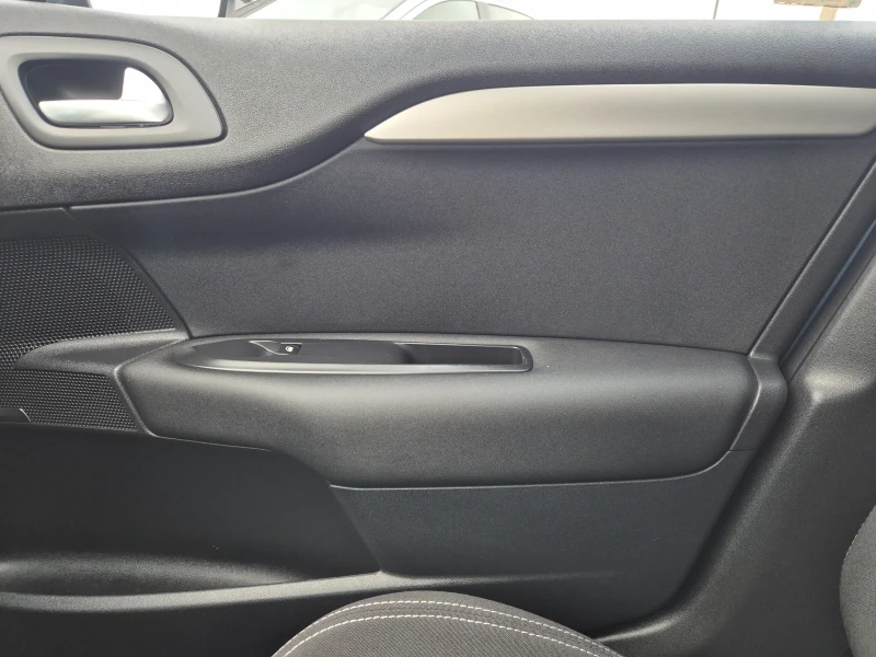 Citroen C4 1.6 HDI, снимка 11 - Автомобили и джипове - 53102232