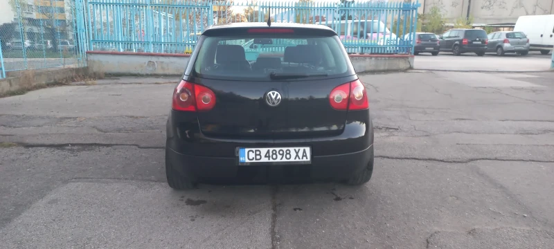 VW Golf 1.6 fsi, снимка 2 - Автомобили и джипове - 53111367