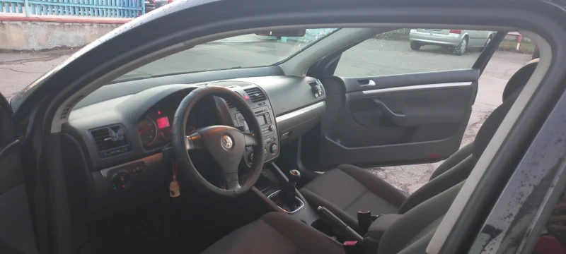 VW Golf 1.6 fsi, снимка 9 - Автомобили и джипове - 53111367