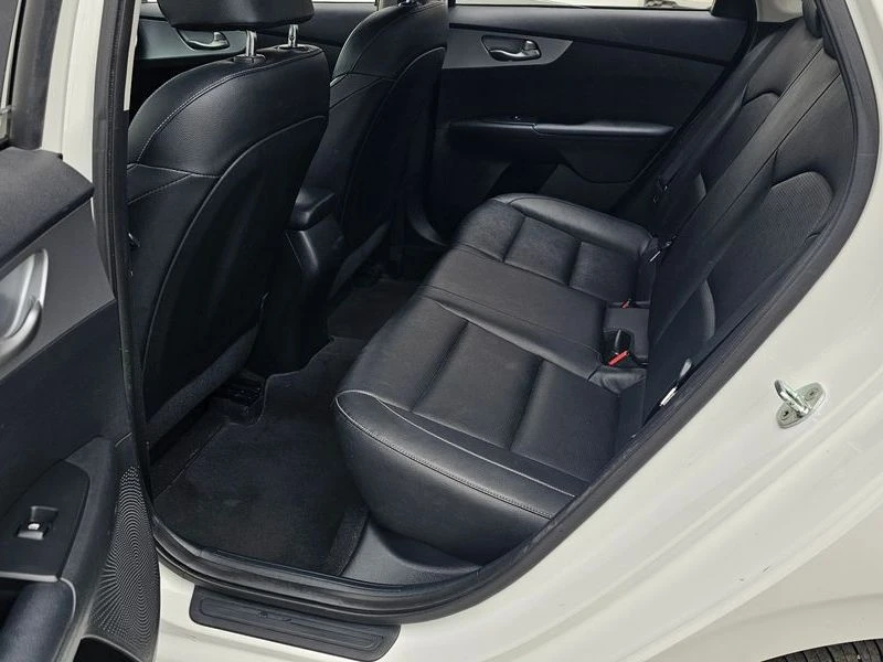 Kia K3 1.6 Automatic, снимка 16 - Автомобили и джипове - 55585786