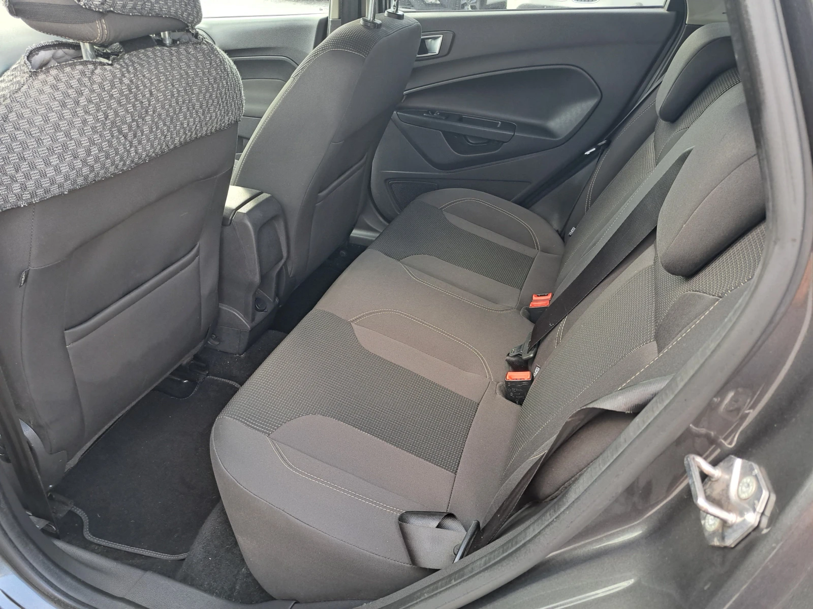 Ford Fiesta 1.4i GPL, снимка 9 - Автомобили и джипове - 54071468