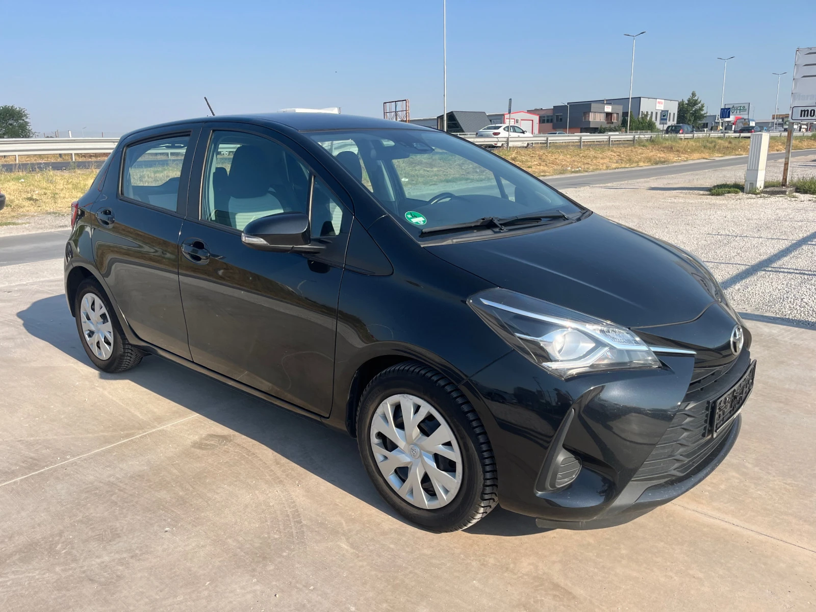 Toyota Yaris 1, 4D - изображение 3