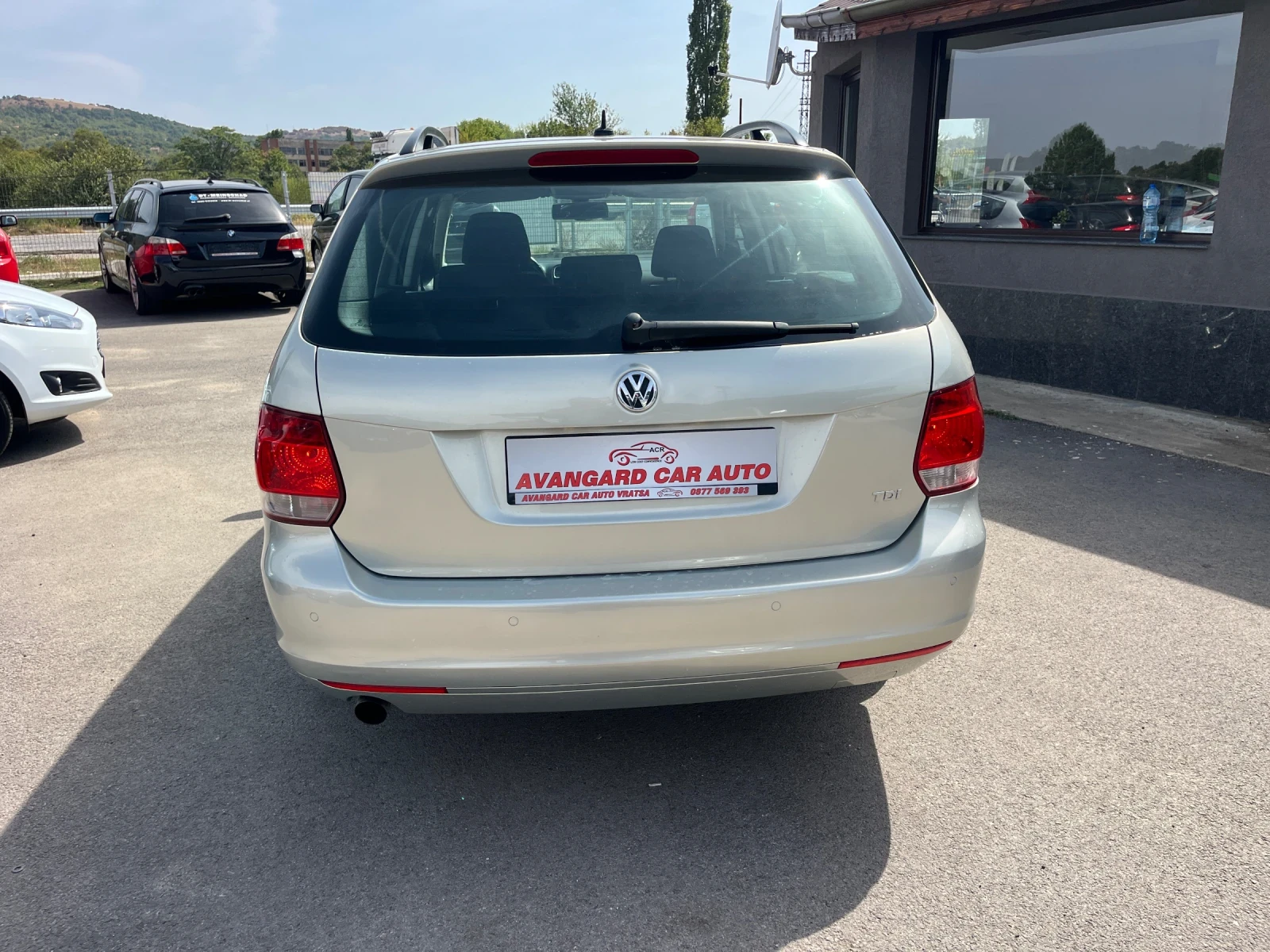 VW Golf 1.6TDI 105 к.с Автомат - изображение 5