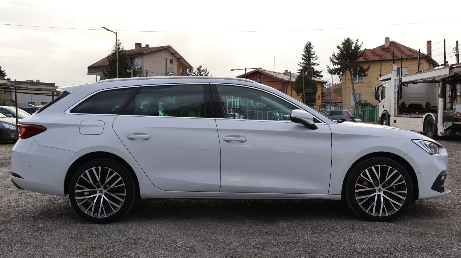Seat Leon 2.0TDI 150 К.С. Xcellence DSG LED CARPLAY ДИСТРОН. - изображение 3