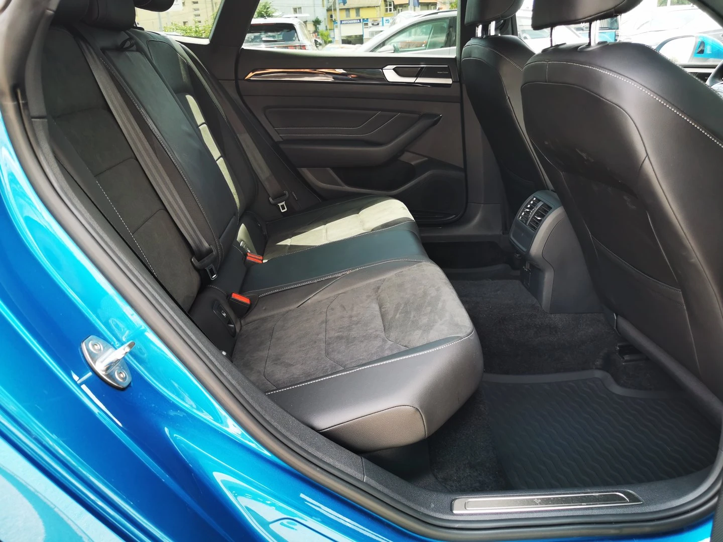 VW Arteon R-Line 2.0 TDI SCR 4MOT DSG - изображение 8