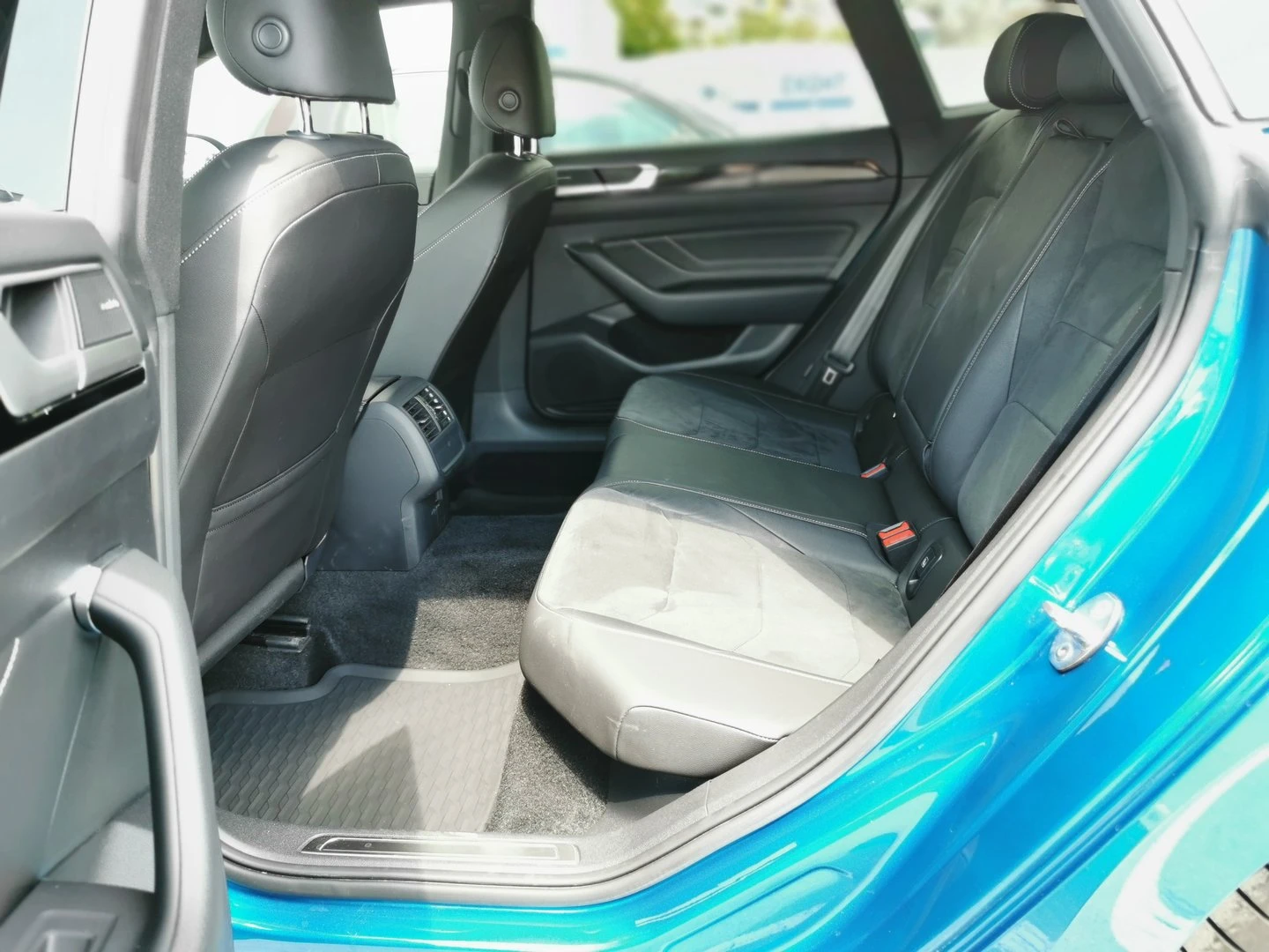 VW Arteon R-Line 2.0 TDI SCR 4MOT DSG - изображение 7