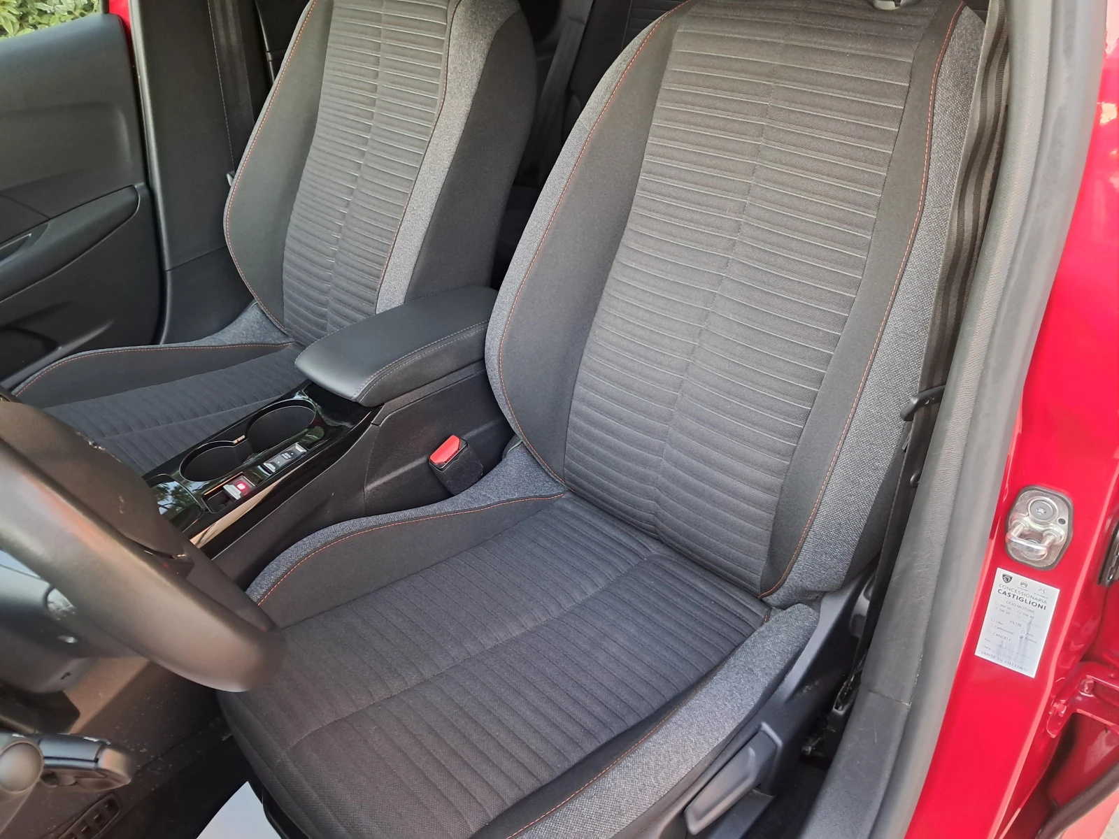 Peugeot 208 E-ALLURE-VIRTUAL COCPIT-88000км.LED-NAVI - изображение 8