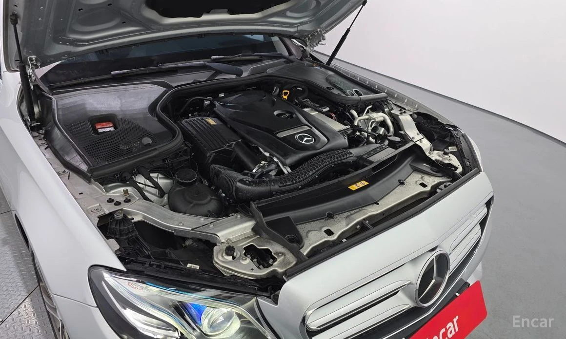 Mercedes-Benz E 300  - изображение 6