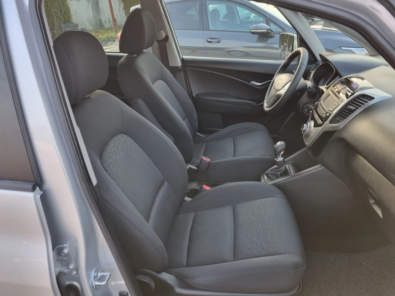 Hyundai Ix20 1.6i ШВЕЙЦАРИЯ, снимка 8 - Автомобили и джипове - 53714536