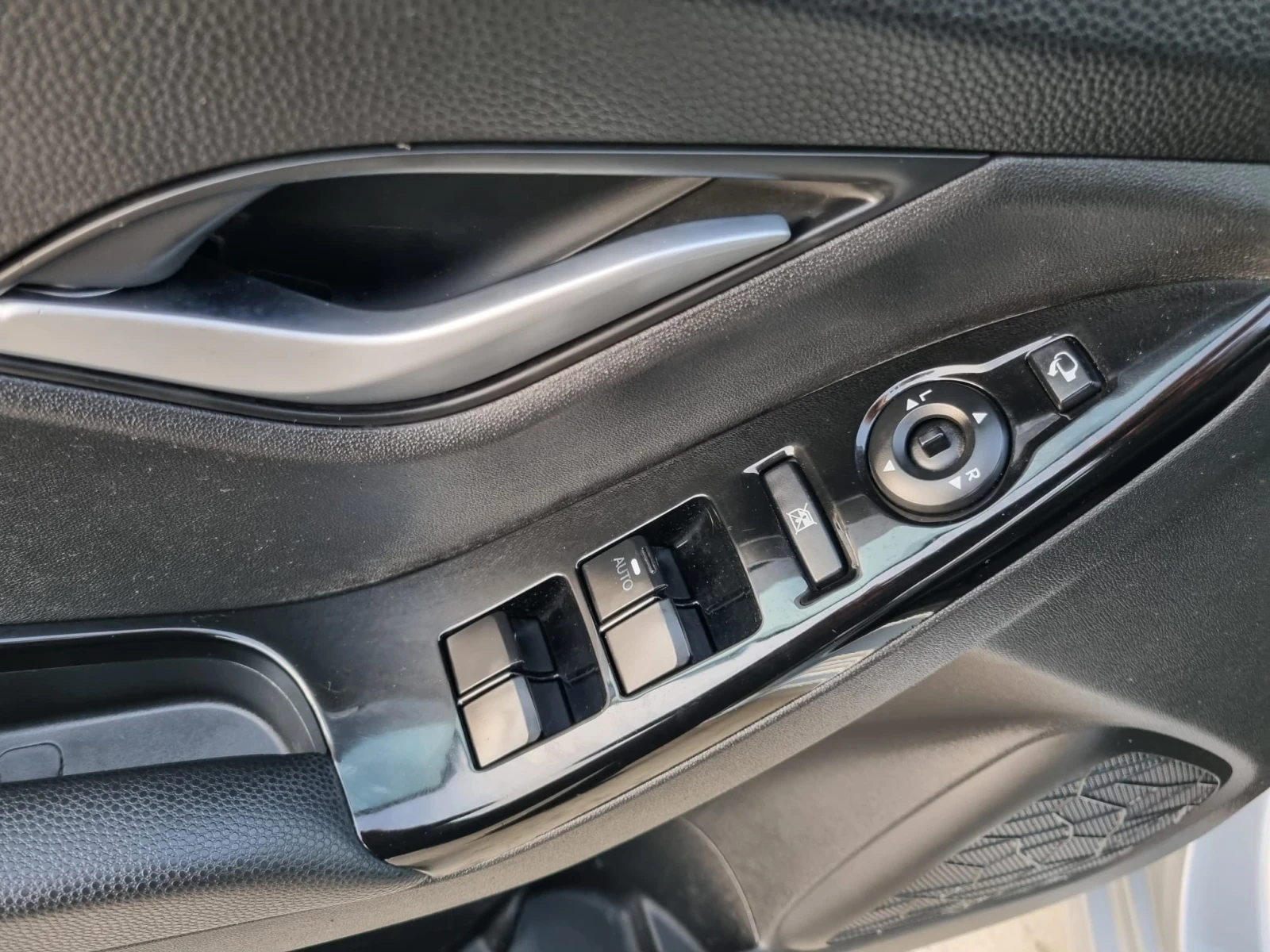 Hyundai Ix20 1.6i ШВЕЙЦАРИЯ, снимка 13 - Автомобили и джипове - 53714536