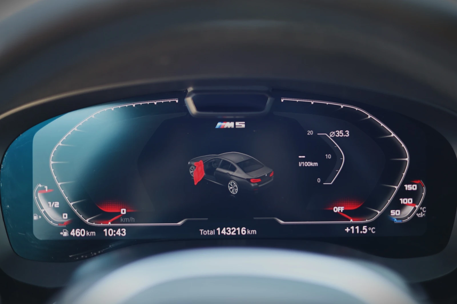 BMW 540 i Бензин/Електричество, снимка 16 - Автомобили и джипове - 54352891