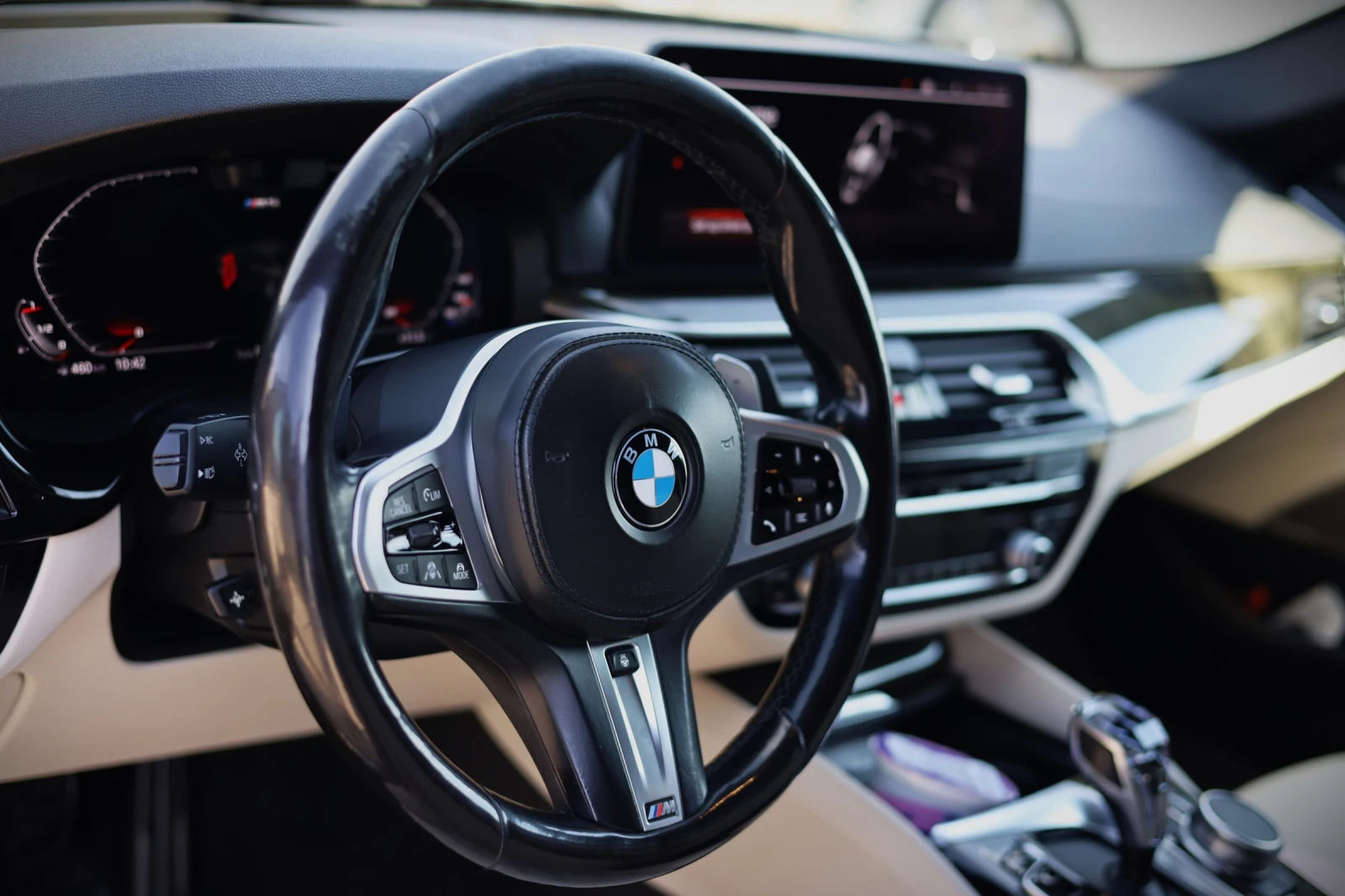 BMW 540 i Бензин/Електричество, снимка 8 - Автомобили и джипове - 54352891