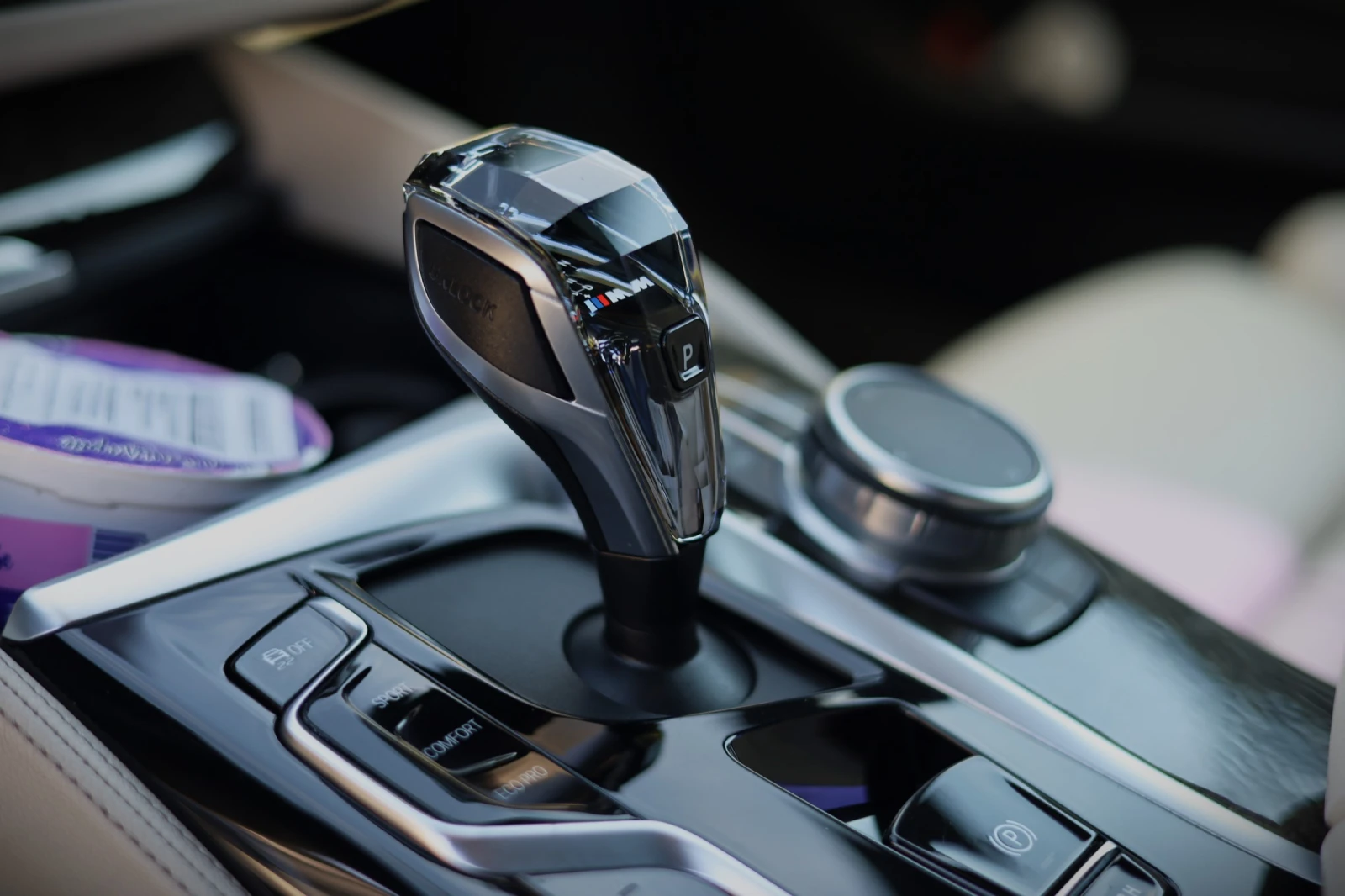 BMW 540 i Бензин/Електричество, снимка 10 - Автомобили и джипове - 54352891