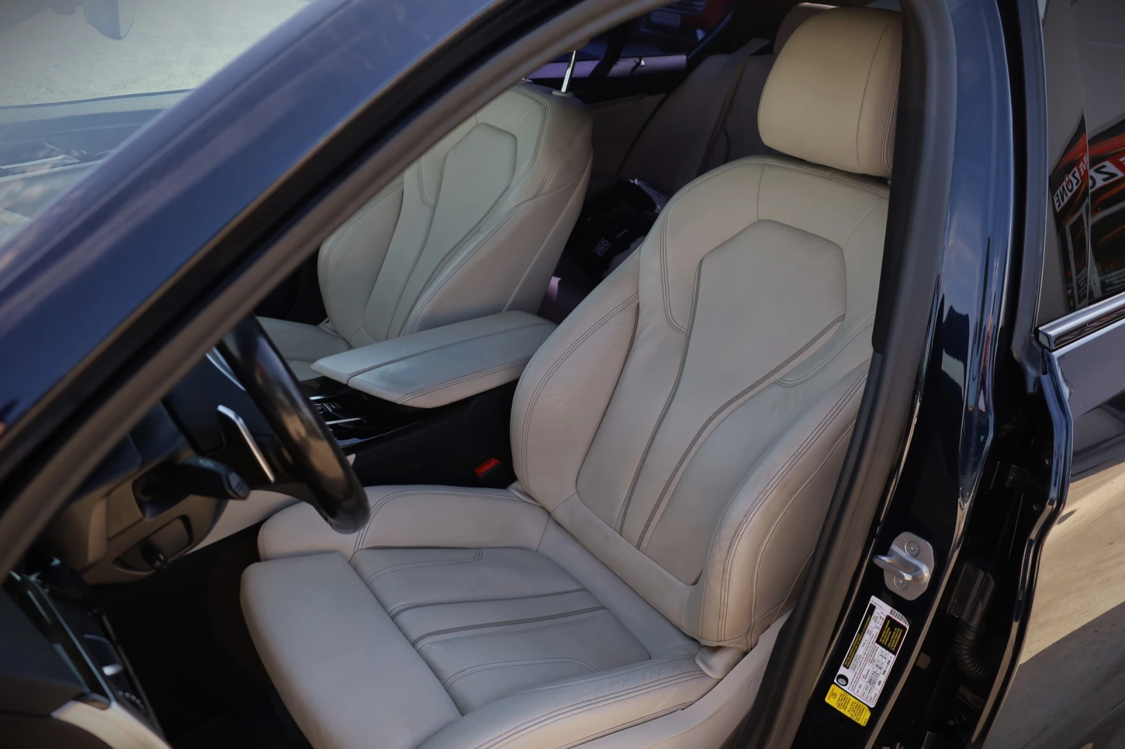 BMW 540 i Бензин/Електричество, снимка 12 - Автомобили и джипове - 54352891