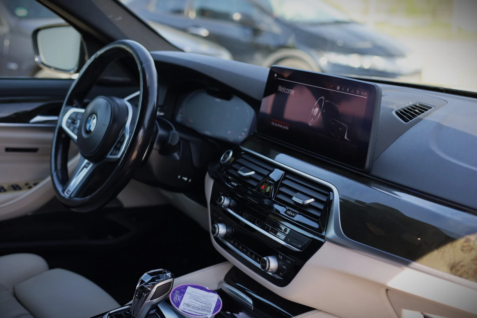 BMW 540 i Бензин/Електричество, снимка 9 - Автомобили и джипове - 54352891