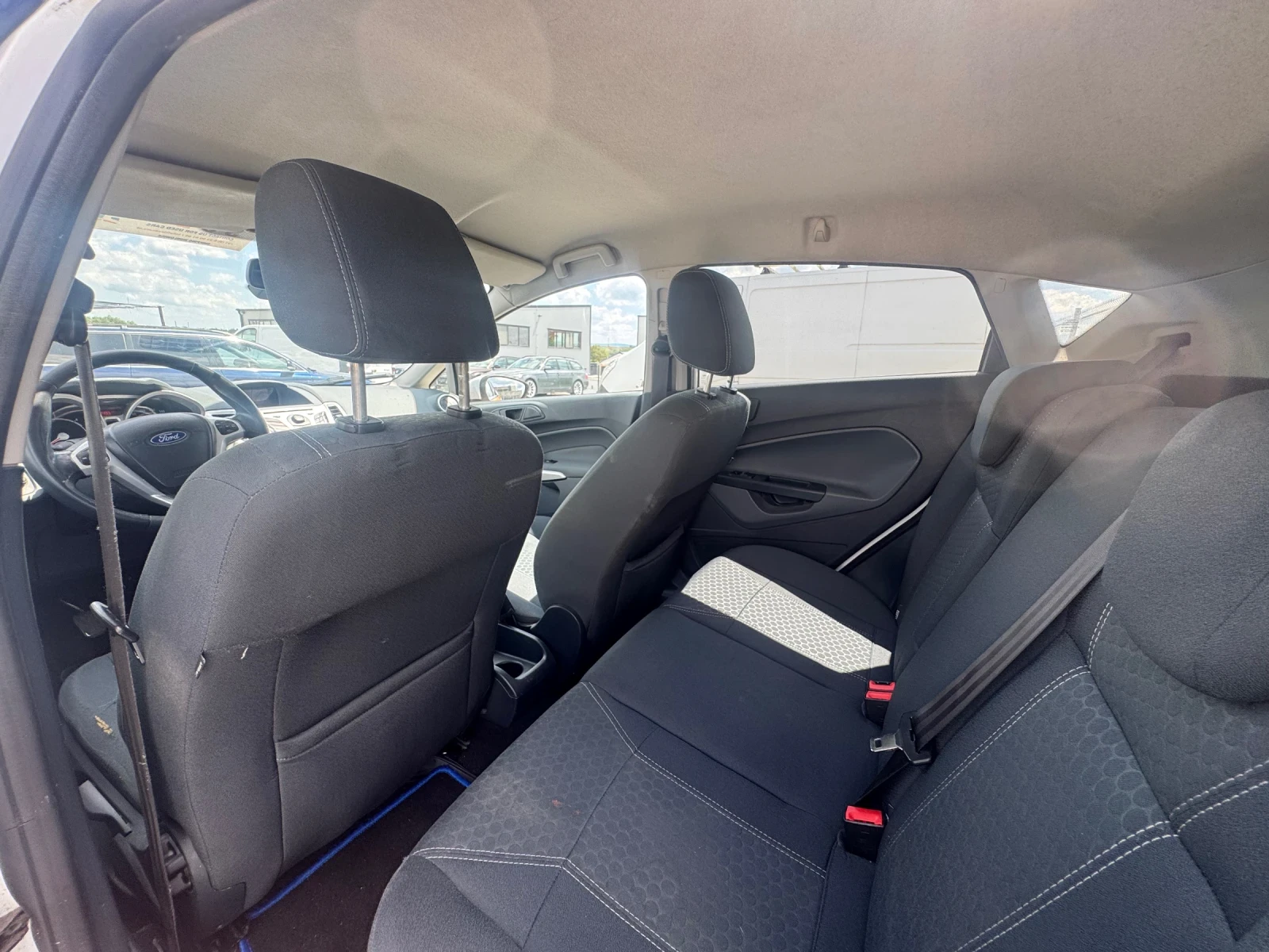 Ford Fiesta 1.6TDCI KLIMATIK, снимка 13 - Автомобили и джипове - 54668265