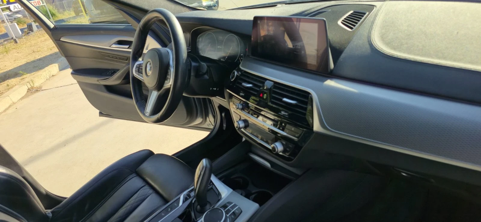 BMW 530E  iPerformance M Sport | ACC | 360  | Head-, снимка 9 - Автомобили и джипове - 55493493