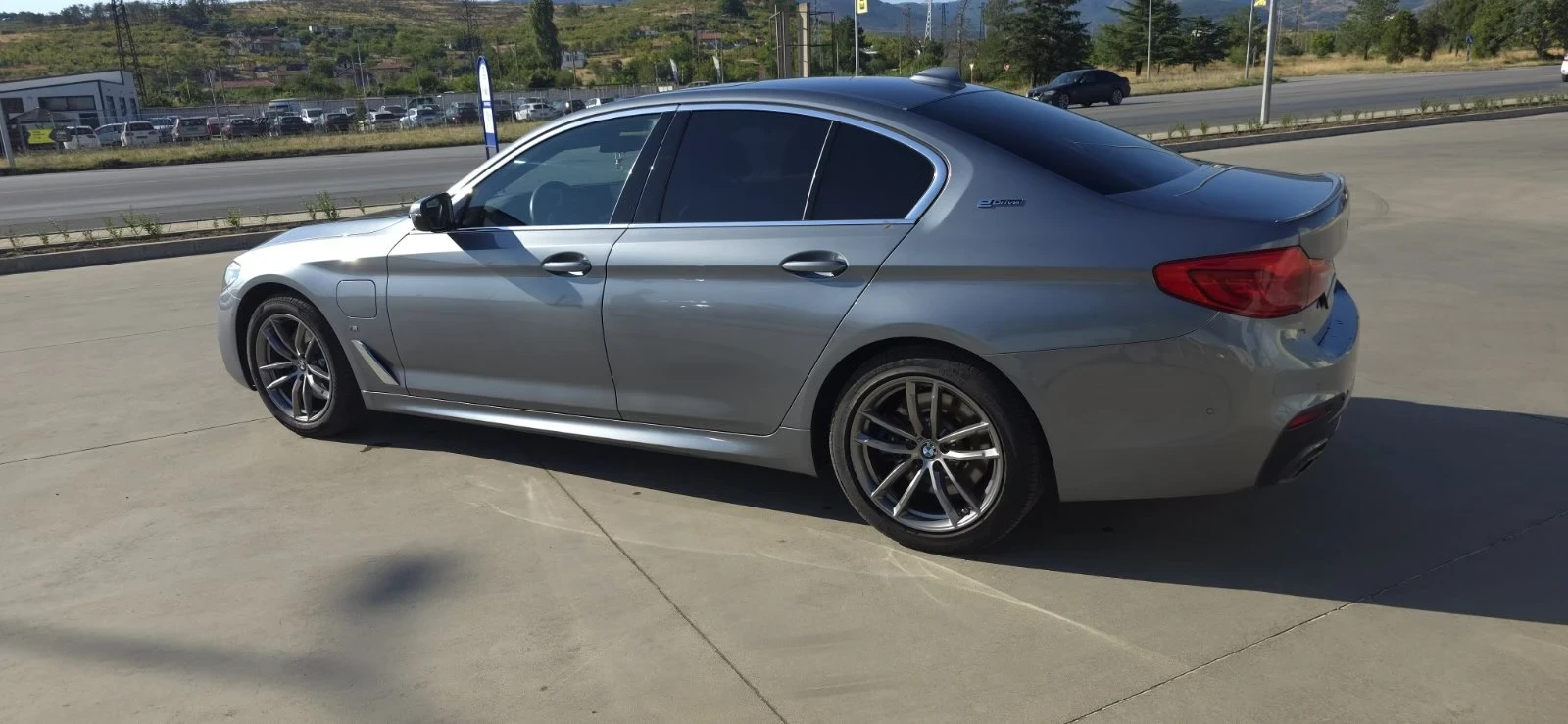 BMW 530E  iPerformance M Sport | ACC | 360  | Head-, снимка 4 - Автомобили и джипове - 55493493