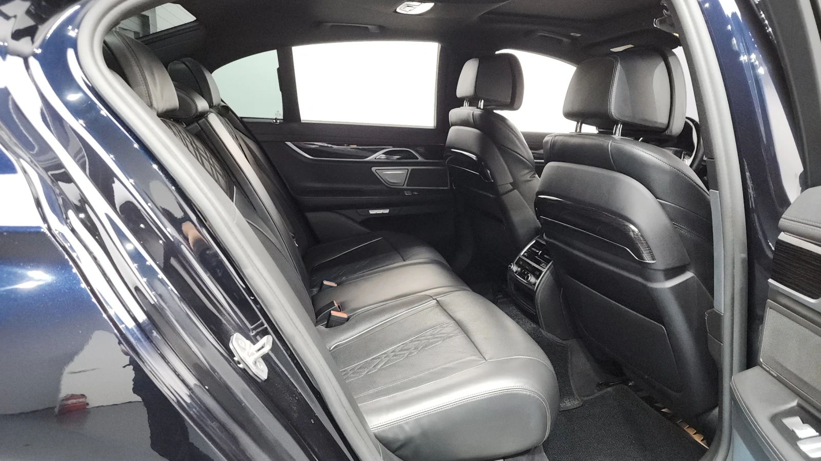 BMW 740 d xDrive M Sport | HUD | 360  | Soft Close | Венти, снимка 9 - Автомобили и джипове - 55874931