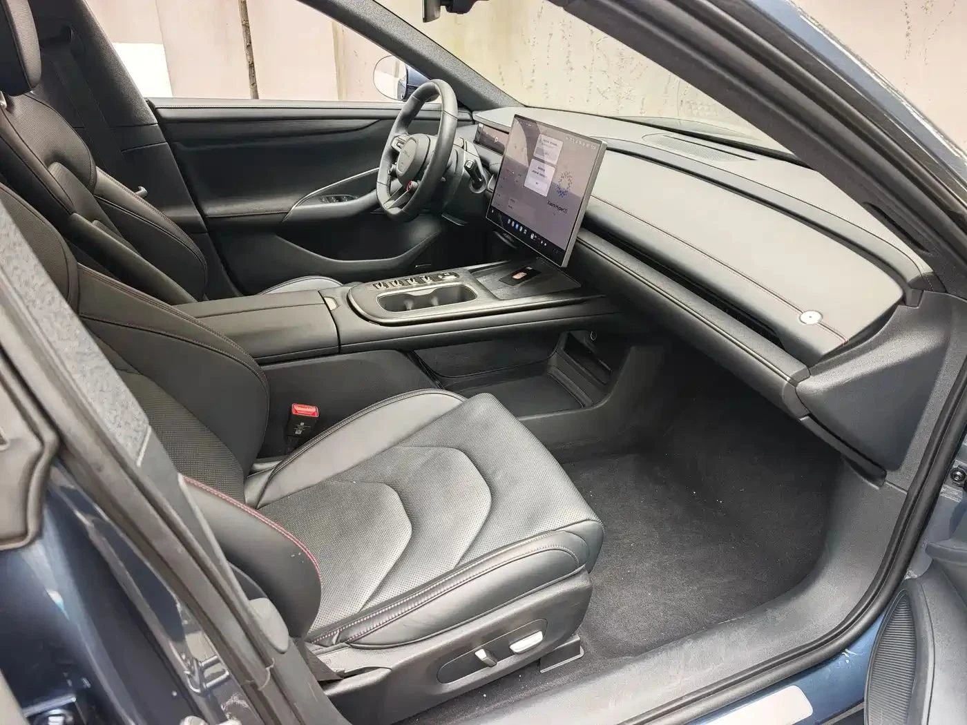 Xiaomi SU7, снимка 8 - Автомобили и джипове - 56716658