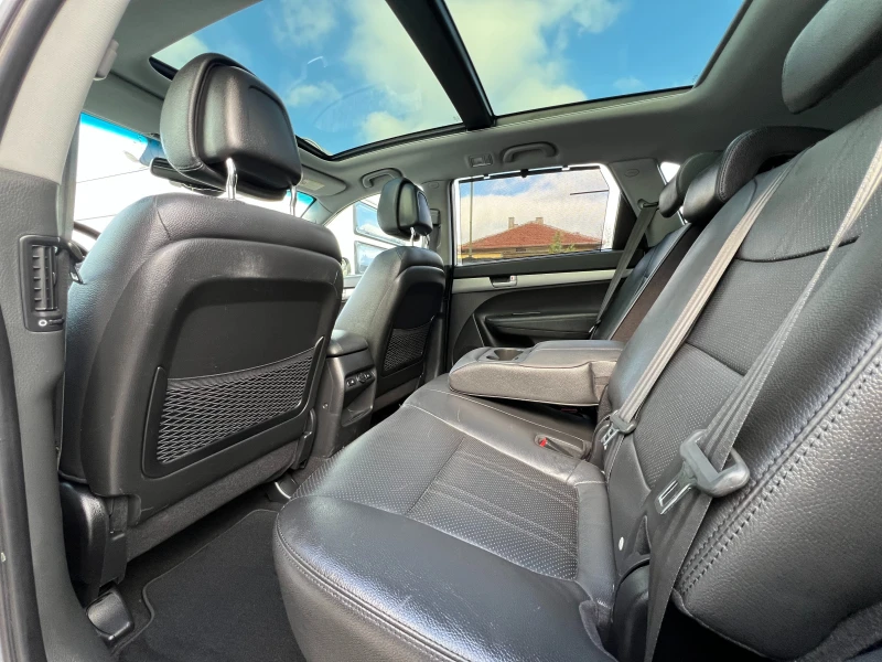 Kia Sorento 2.2CRDi AWD/ПАНОРАМА/НАВИ/RVM/КОЖА/ОБДУХВАНЕ/ПЕРЛА, снимка 11 - Автомобили и джипове - 52772277