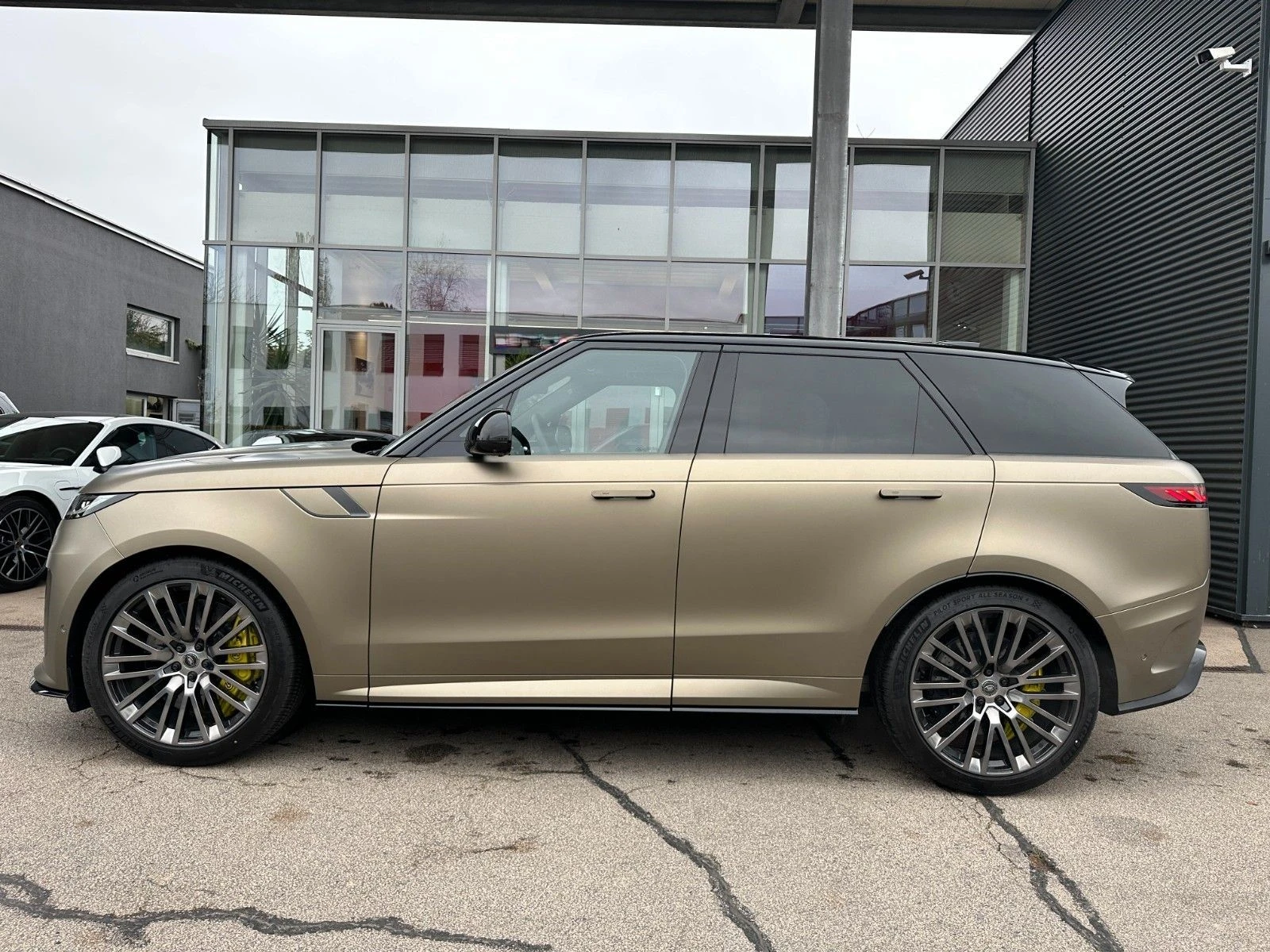 Land Rover Range Rover Sport P635 SV EDITION ONE/CARBON/MERIDIAN/PANO/HEAD UP/ - изображение 4