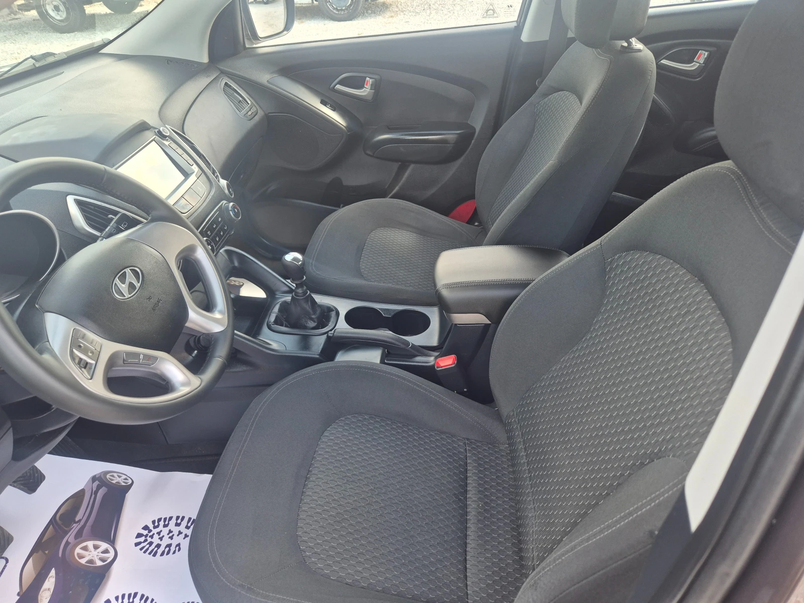 Hyundai IX35 2.0 Diesel 4×4, снимка 12 - Автомобили и джипове - 54703835