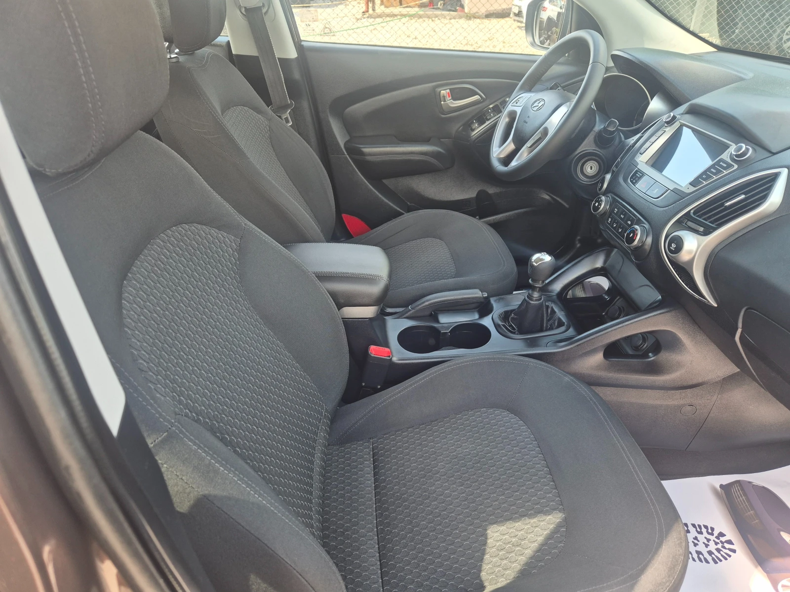 Hyundai IX35 2.0 Diesel 4×4, снимка 7 - Автомобили и джипове - 54703835