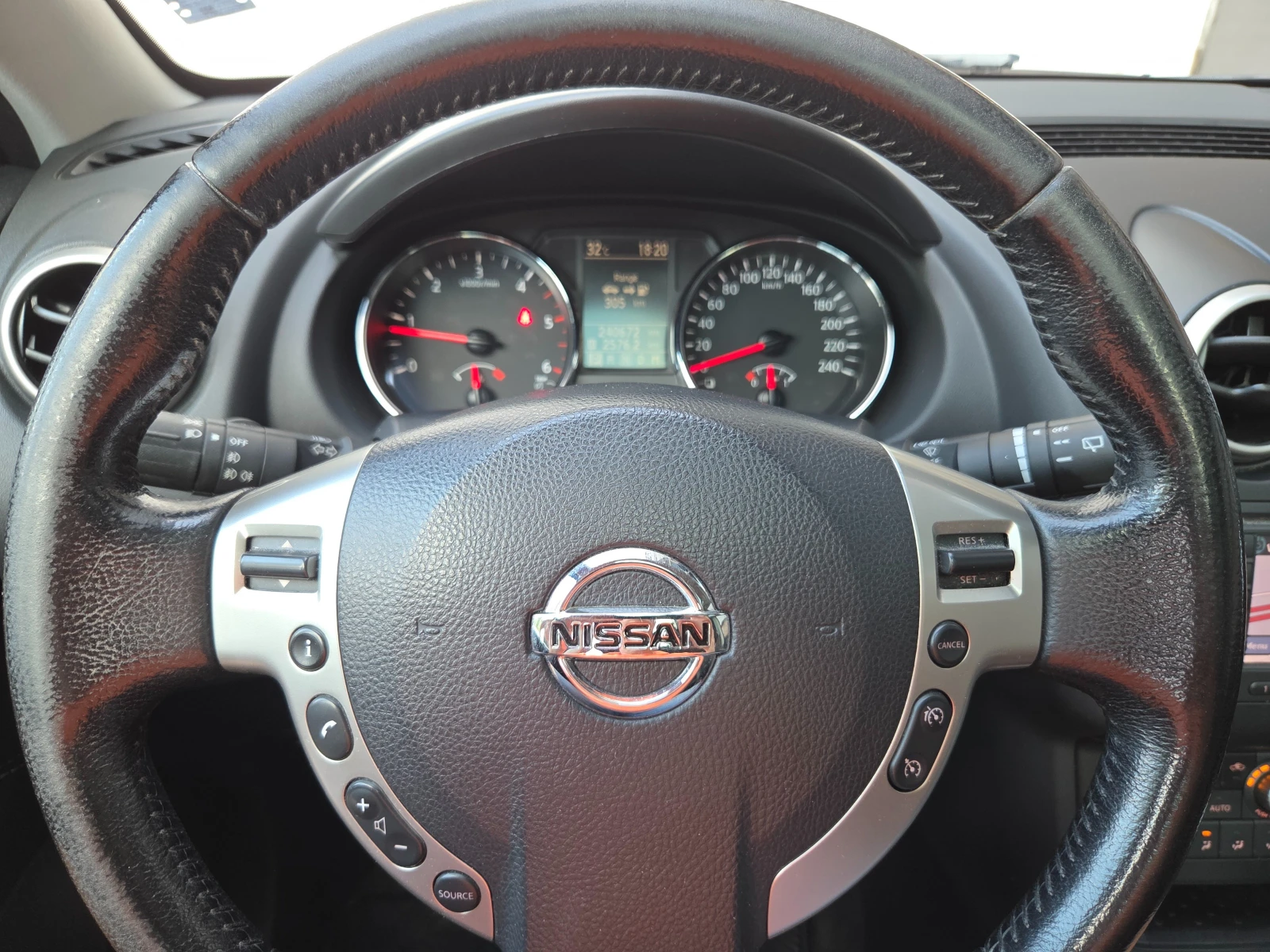 Nissan Qashqai TEKNA-2.0DCI/4x4/Facelift/Avtomat, снимка 9 - Автомобили и джипове - 55069016