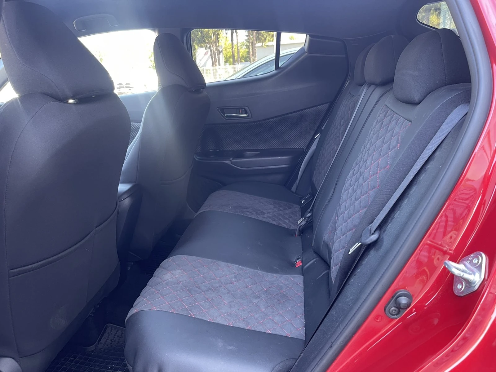 Toyota C-HR 1.8 Hybrid, снимка 7 - Автомобили и джипове - 55663570