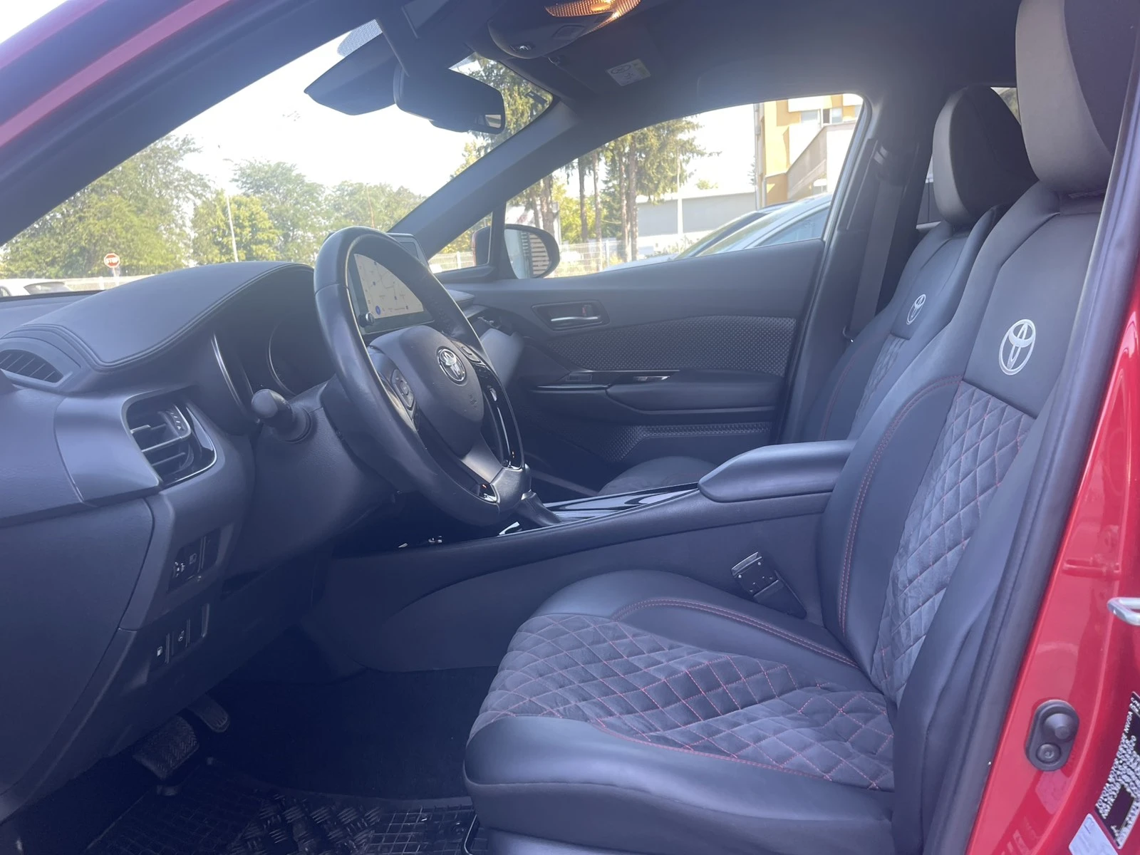 Toyota C-HR 1.8 Hybrid, снимка 4 - Автомобили и джипове - 55663570