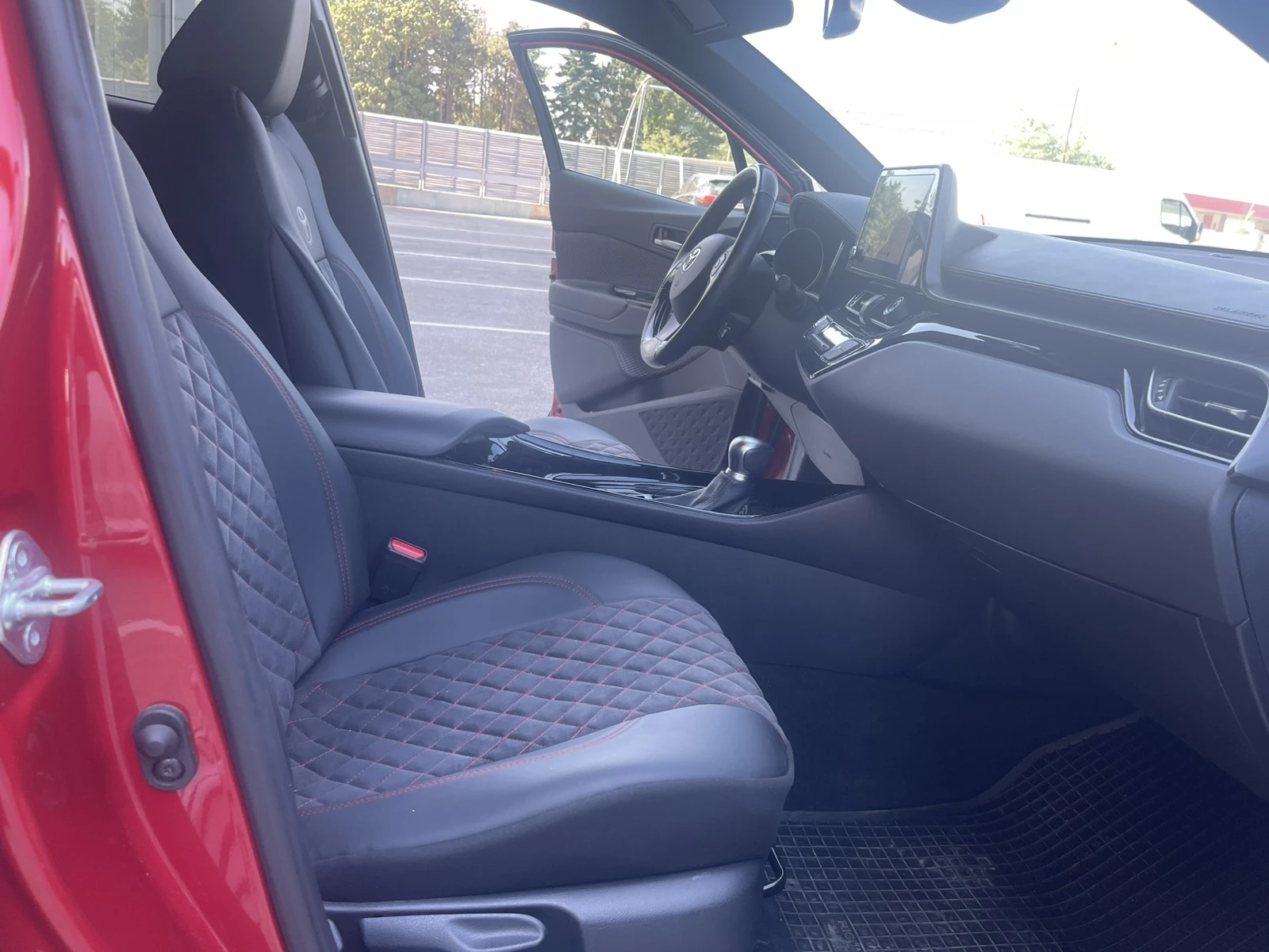 Toyota C-HR 1.8 Hybrid, снимка 5 - Автомобили и джипове - 55663570