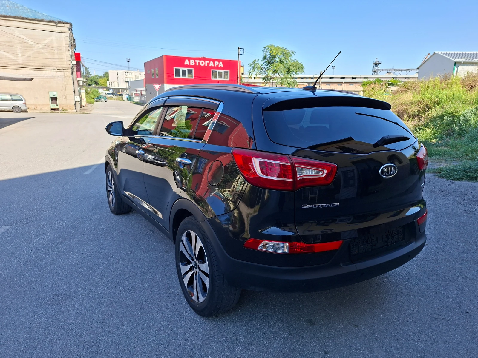 Kia Sportage 2.0CRDI 4x4 , кейлес , кожа , автомат., снимка 4 - Автомобили и джипове - 55677119