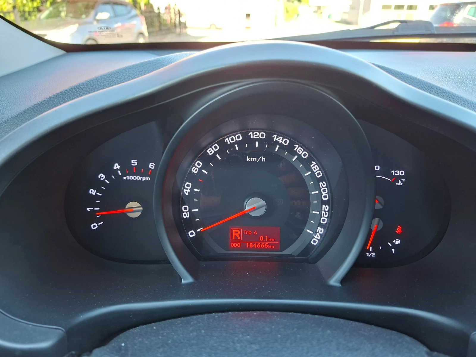 Kia Sportage 2.0CRDI 4x4 , кейлес , кожа , автомат., снимка 11 - Автомобили и джипове - 55677119