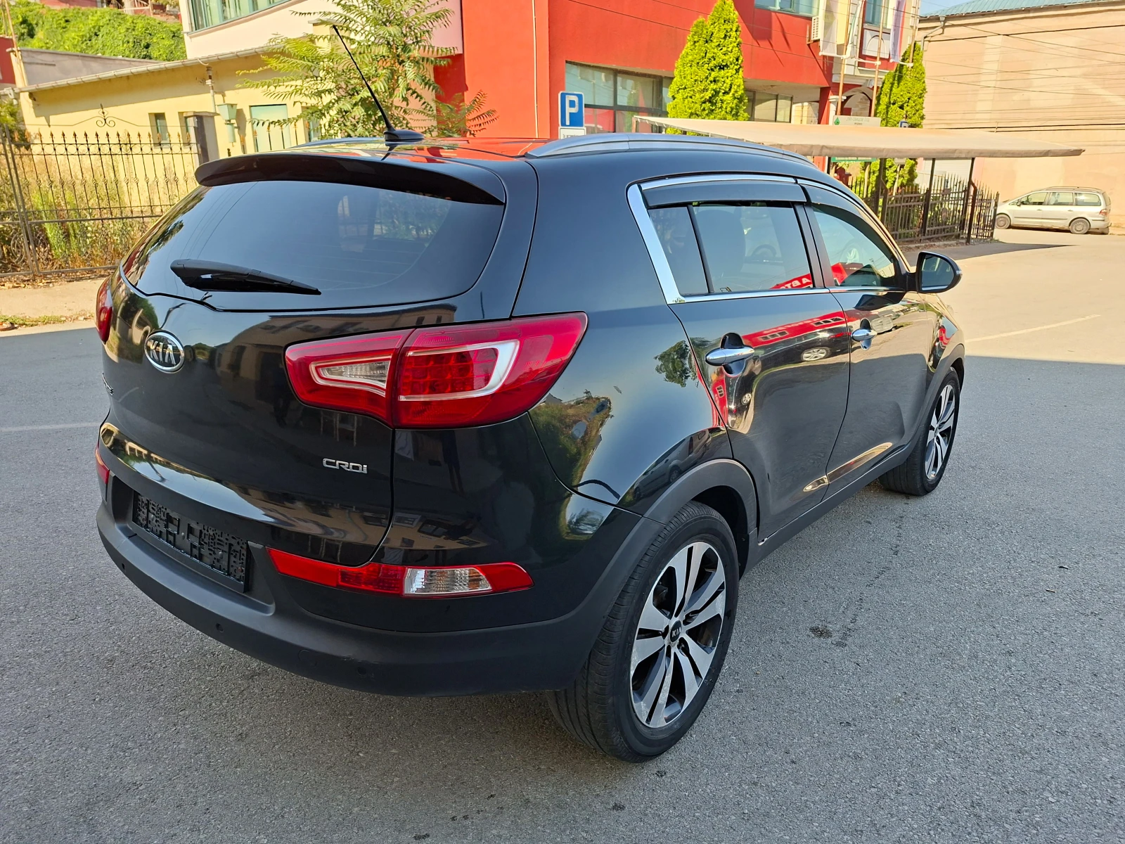 Kia Sportage 2.0CRDI 4x4 , кейлес , кожа , автомат., снимка 3 - Автомобили и джипове - 55677119