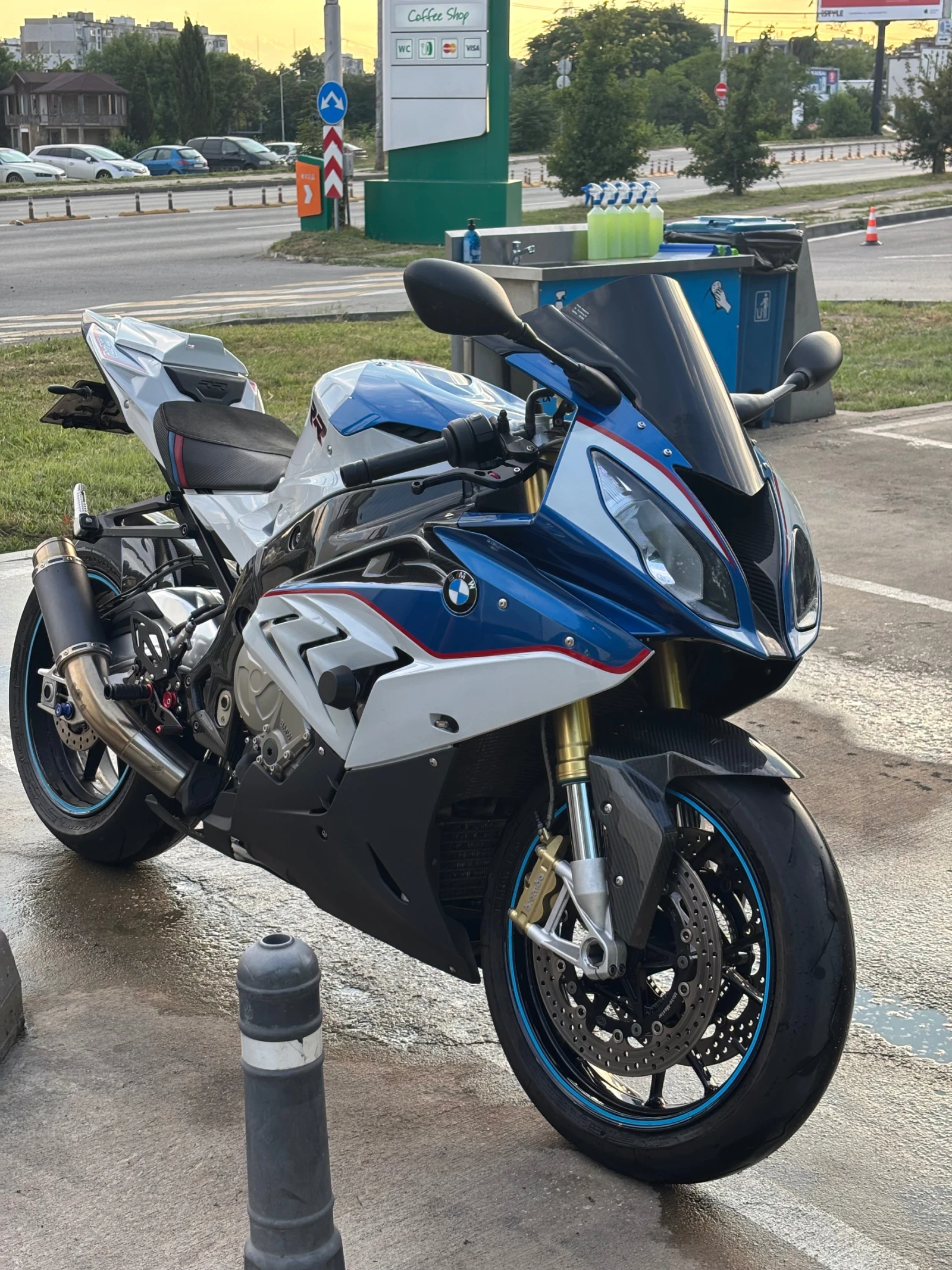 BMW S