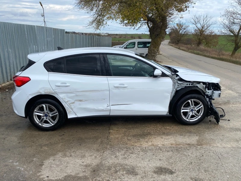 Ford Focus 1.0 EcoBoost, снимка 3 - Автомобили и джипове - 43257504