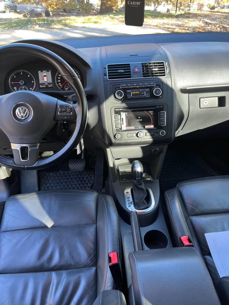 VW Touran 2.0TDI, снимка 13 - Автомобили и джипове - 47961570