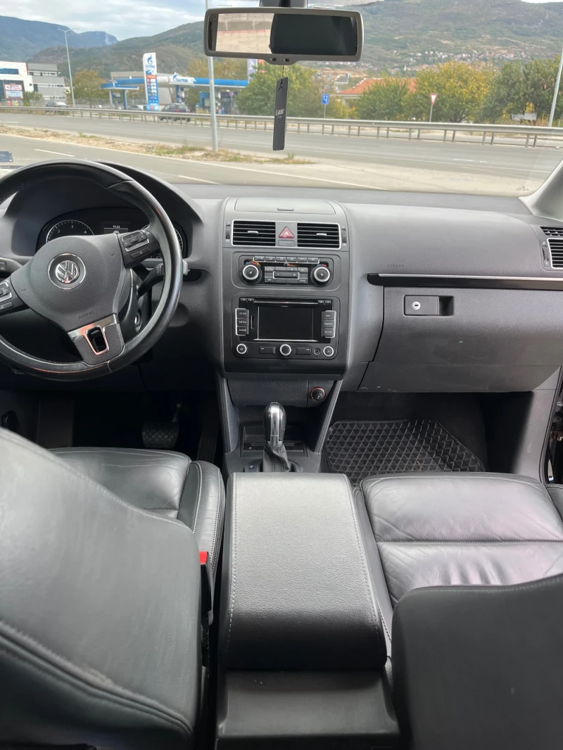 VW Touran 2.0TDI, снимка 11 - Автомобили и джипове - 47961570